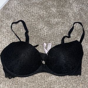 Lightly lined wireless lace Victoria’s Secret Bra